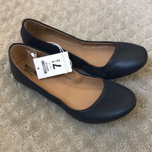 Mossimo Supply Co. Round toe navy flats *BRAND NEW